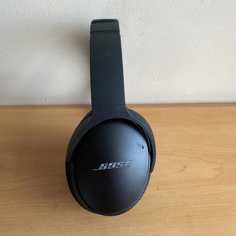 Bose QuietComfort 35 Noise Cancelling Headphones - Picture 8 of 13